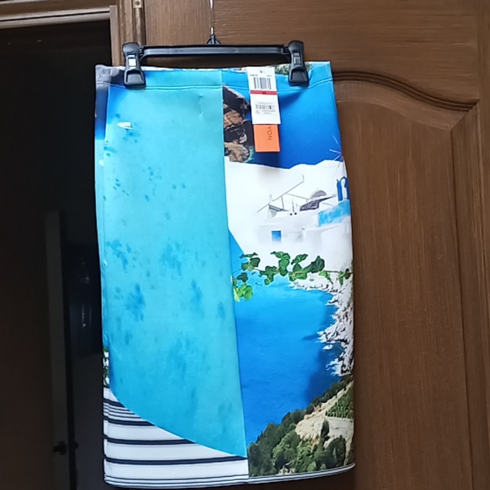 A gorgeous pencil skirt with a Mediterranean  scen